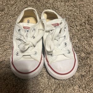 Toddler converse low top size 6